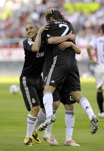 事实摆在眼 事实摆在眼