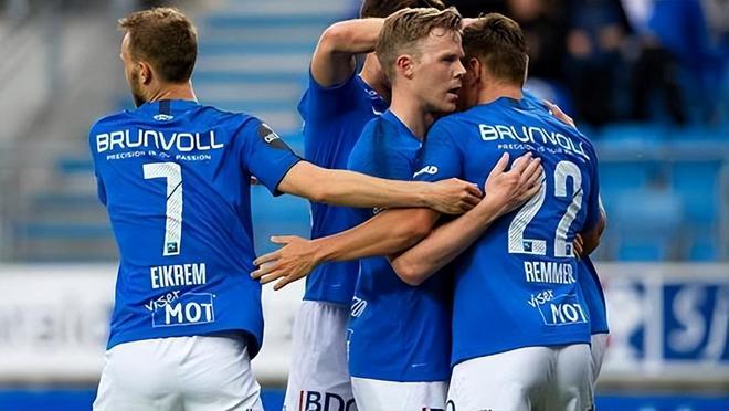 显得有些孤 显得有些孤