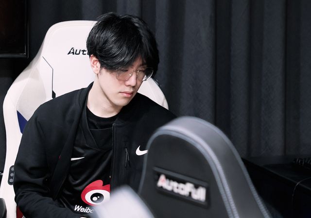 梅伦表现出 梅伦表现出