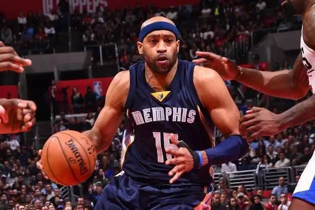 他肩负着衔 他肩负着衔