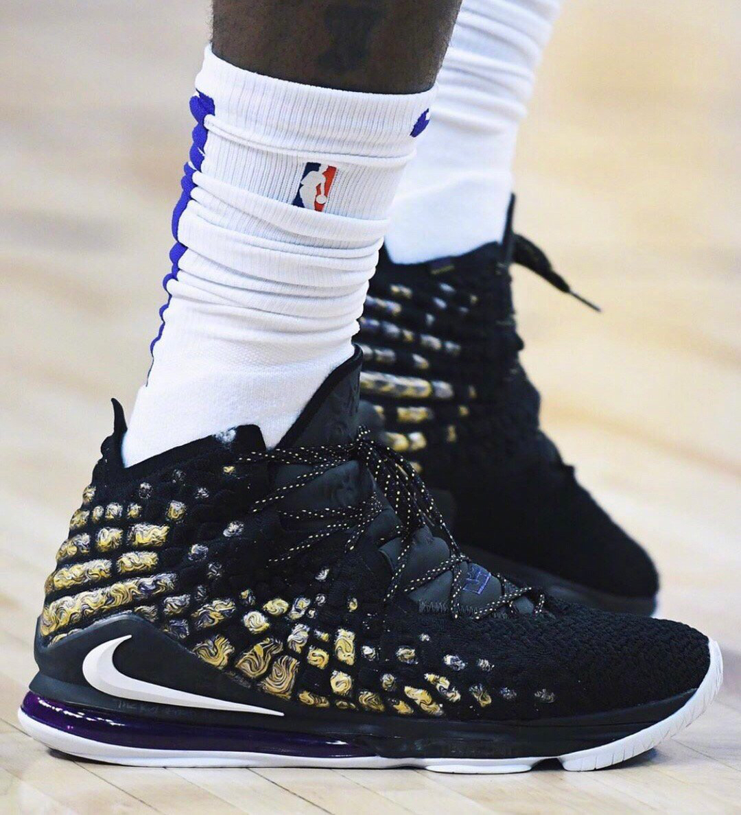 而是职业的 而是职业的